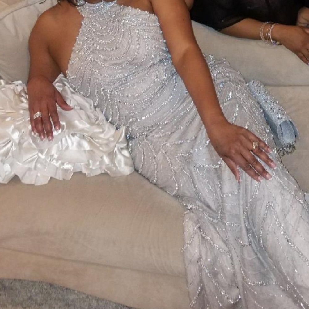 Formal Dress - Picture 6 of 7